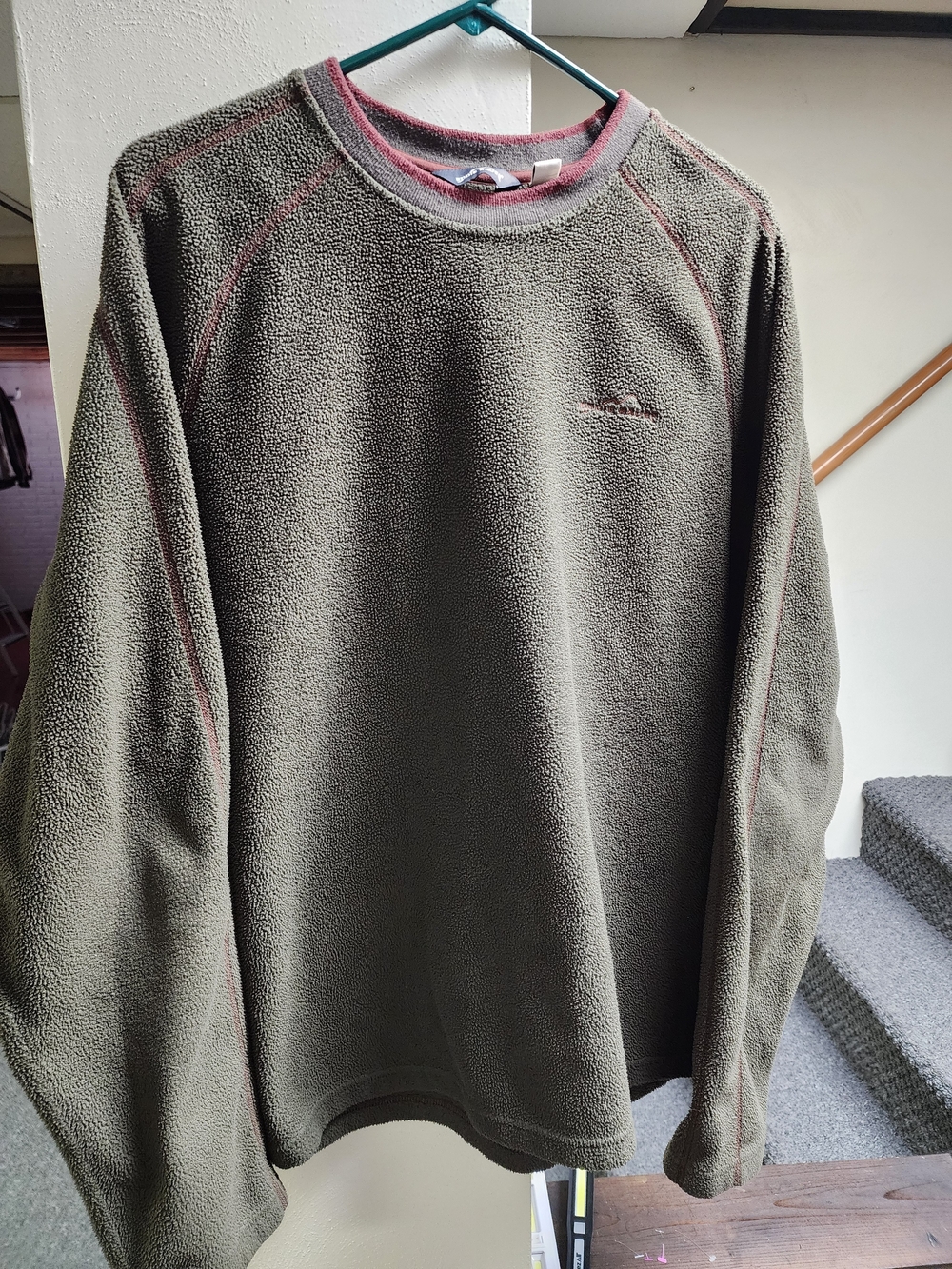 Eddie Bauer Olive Green Canada Crewneck Fleece with Mauve Trim